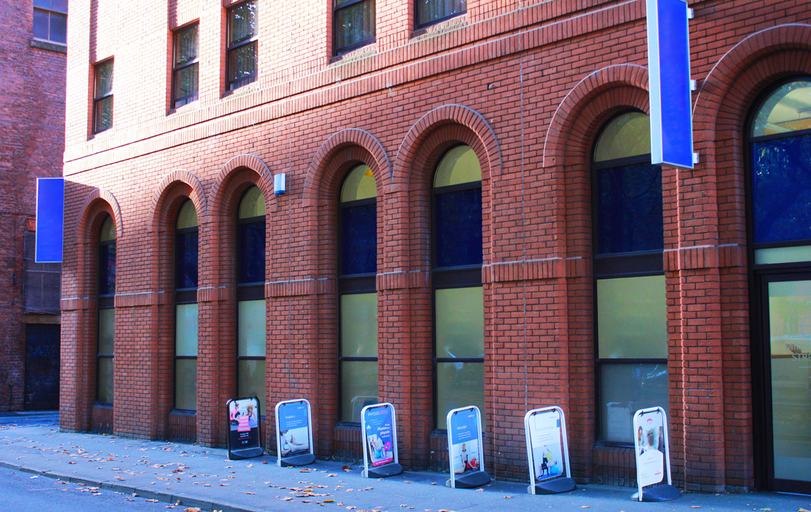 A picture of the front of our Minshull Street Clinic